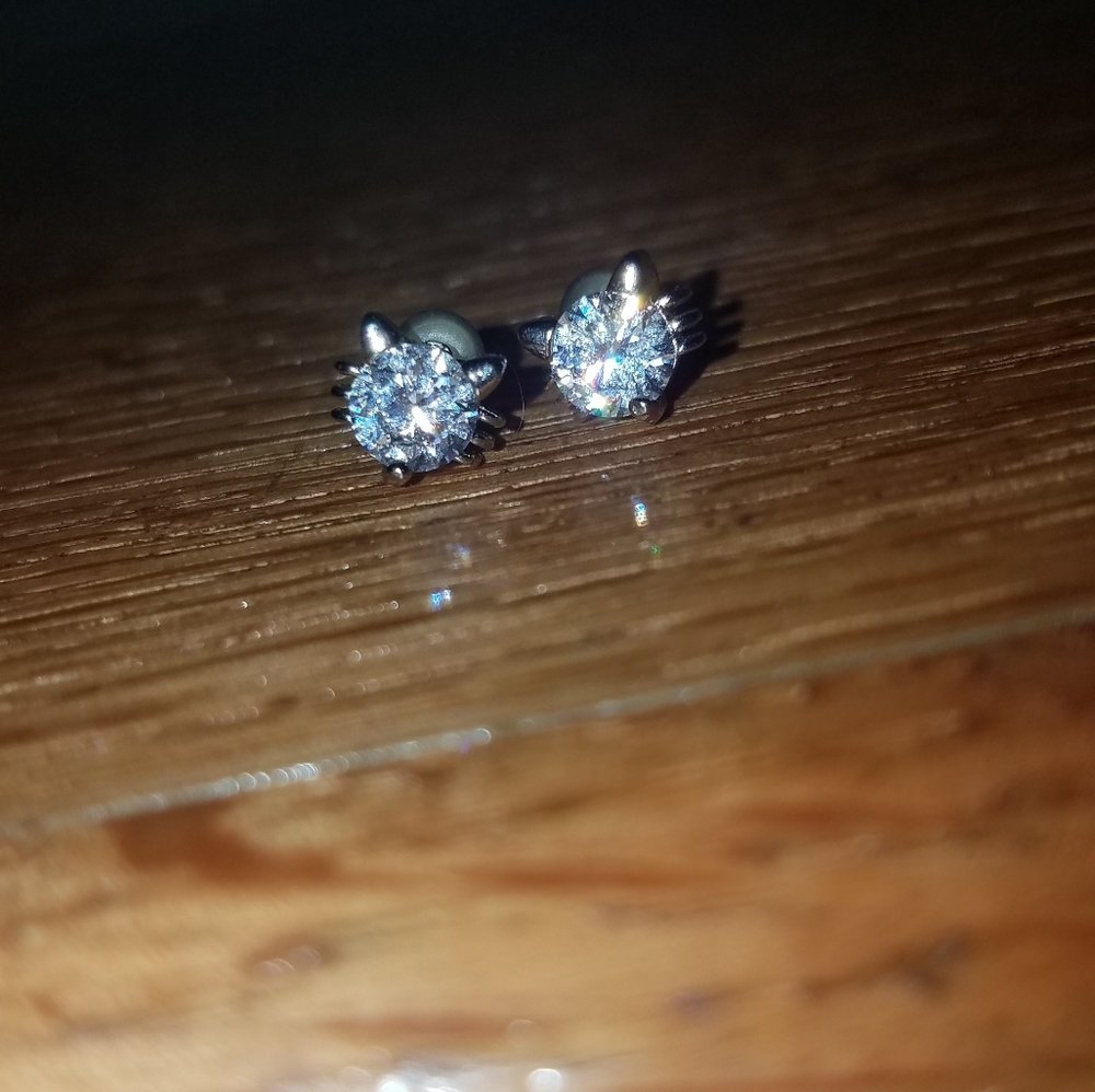 Cat diamond earings